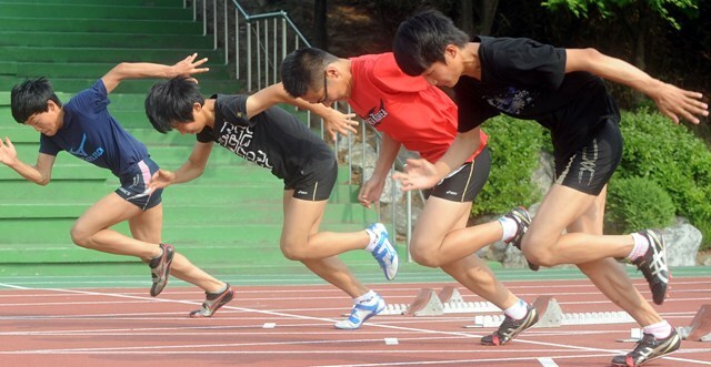 전국 최고의 체육명문이자 글로벌 체육영재의 산실로 자리매김한 경기체육고등학교 학생들이 오는 10월 열리는 제93회 전국체육대회에서 선전을 다짐하며 연습에 매진하고 있다. 추상철기자 scchoo@kyeonggi.com