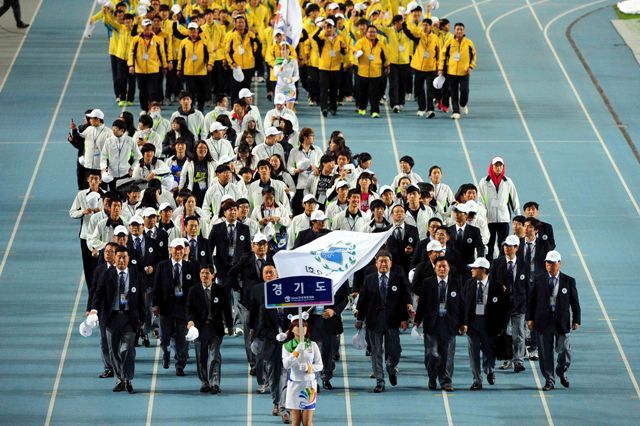 11일 대구시 수성구 대구스다디움에서 열린  제93회 전국체육대회 개회식에서 경기도선수단이 입장하고 있다. 전형민기자 hmjeon@kyeonggi.com