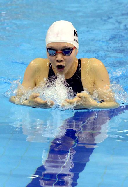 13일 대구 두류수영장에서 열린 제93회 전국체육대회 수영 여자고등부 개인혼영400m 결승 경기에서 1위로 골인한 경기(경기체고) 김서영 선수가 역영을 하고 있다. 전형민기자 hmjeon@kyeonggi.com