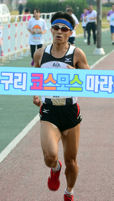 남자 10km 우승자. 추상철기자 scchoo@kyeonggi.com