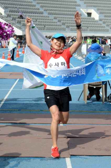 제11회경기마라톤대회 하프코스 여자 1위.특별취재반