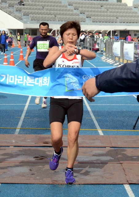 제11회경기마라톤대회  10km 여자 1위.특별취재반