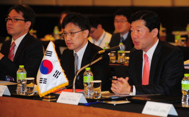 18일 오전 우태희 산업통산자원부 통상교섭실장이 인천시 연수구 송도 쉐라톤 호텔에서 열린 한-중 자유무역협정(FTA) 8차 협상에 앞서 인사말을 하고 있다.장용준기자 jyjun@kyeonggi.com