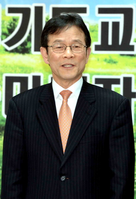 3일 경기도교육청 브리핑룸에서 권진수 전 양서고등학교 교장이 기자회견을 갖고 6.4 지방선거 경기도교육감 출마를 선언하고 있다.전형민기자  hmjeon@kyeonggi.com
