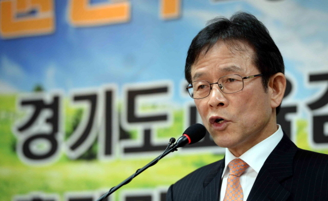 3일 경기도교육청 브리핑룸에서 권진수 전 양서고등학교 교장이 기자회견을 갖고 6.4 지방선거 경기도교육감 출마를 선언하고 있다.전형민기자  hmjeon@kyeonggi.com
