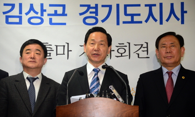 12일 경기도의회 브리핑룸에서 김상곤 전 경기도교육감이 6.4 지방선거 경기도지사 출마를 선언하고 있다. 추상철기자 scchoo@kyeonggi.com
