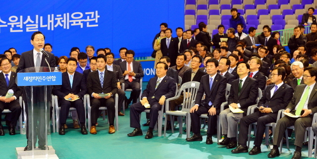 경기지사 예비후보인 김상곤 전 경기도교육감이 18일 수원실내체육관에서 열린 새정치민주연합 경기도당 창당대회에서 축사하고 있다. 김시범기자 sbkim@kyeonggi.com