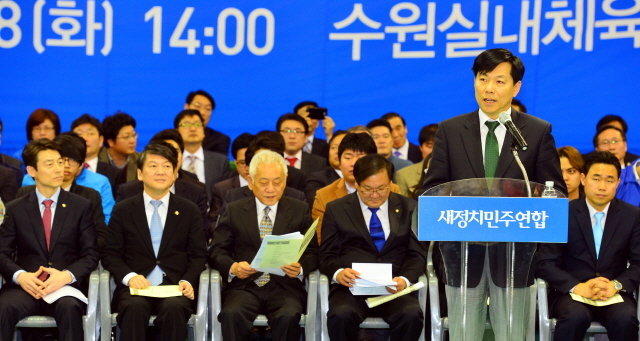 경기지사 예비후보인 김창호 전 국정홍보처장이 18일 수원실내체육관에서 열린 새정치민주연합 경기도당 창당대회에서 축사하고 있다. 김시범기자 sbkim@kyeonggi.com