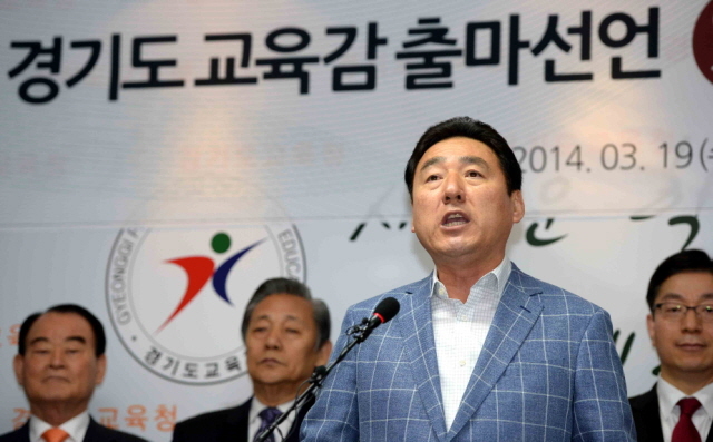 19일  경기도교육청 브리핑룸에서 석호현 한국유치원총연합회 이사장이 기자회견을 갖고 경기도교육감 출마를 선언하고 있다.전형민기자  hmjeon@kyeonggi.com