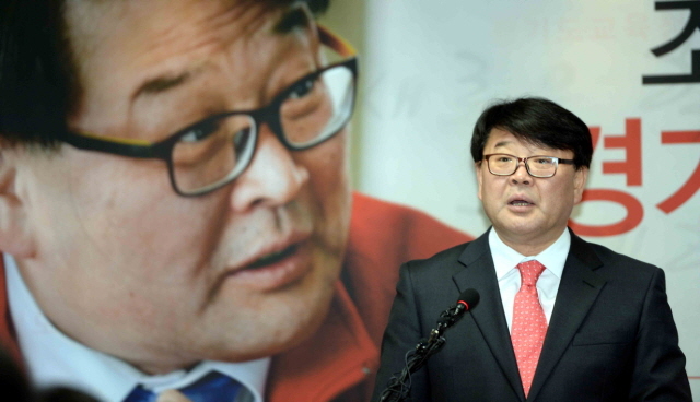19일 경기도교육청 브리핑룸에서 조전혁 명지대 교수가 기자회견을 갖고 경기도교육감 출마를 선언하고 있다.전형민기자  hmjeon@kyeonggi.com