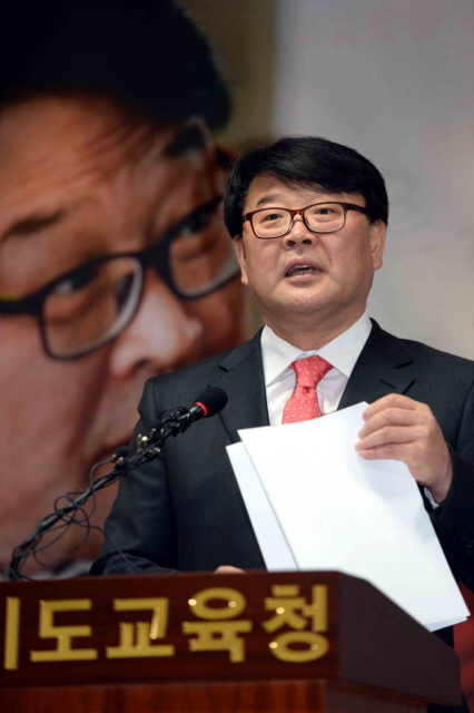 19일 경기도교육청 브리핑룸에서 조전혁 명지대 교수가 기자회견을 갖고 경기도교육감 출마를 선언하고 있다.전형민기자  hmjeon@kyeonggi.com