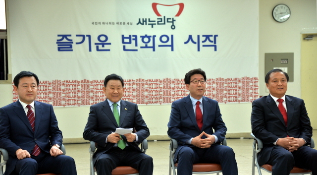 6,4 전국지방선거 새누리당 경기도당 시장 후보자 공천심사가 시작된  25일 성남시장 출마를 선언한 예비후보들이 면접을 보고 있다. 김시범기자 sbkim@kyeonggi.com