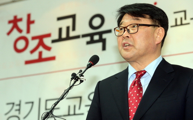 1일 경기도교육청 브리핑룸에서 조전혁 경기도교육감 예비후보가 '학생인권조례 폐지' 등의 내용이 담긴 교육정책 공약을 발표하고 있다. 추상철기자 scchoo@kyeonggi.com