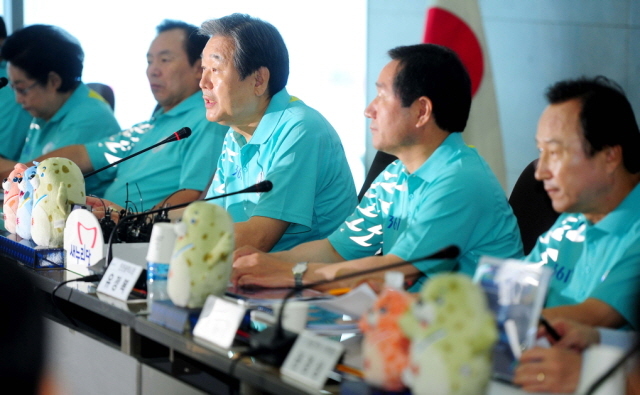 15일 오전 김무성 새누리당 대표가 인천시 서구 연희동 인천아시아드 주경기장에서 열린 현장최고위원회의에서 인사말을 하고 있다. 장용준기자