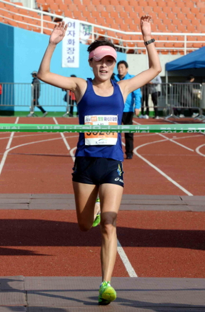 2014 안산 희망마라톤 여자 5km 1위 / 전형민기자
