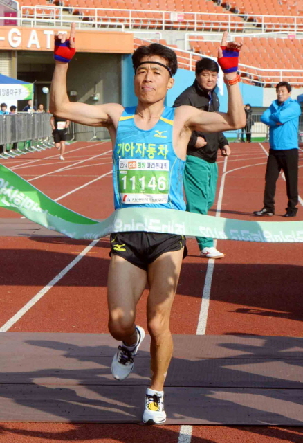 2014 안산 희망마라톤 남자 10km 1위 / 전형민기자