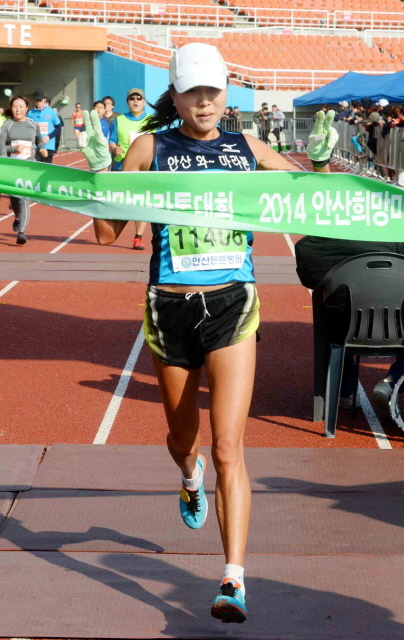 2014 안산 희망마라톤 여자 10km 1위 / 전형민기자