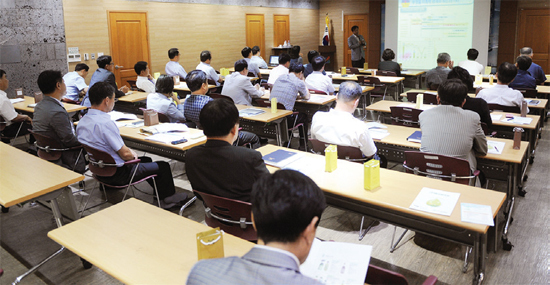 ▲ 오산시 간부공무원 대상 사회적경제 교육.