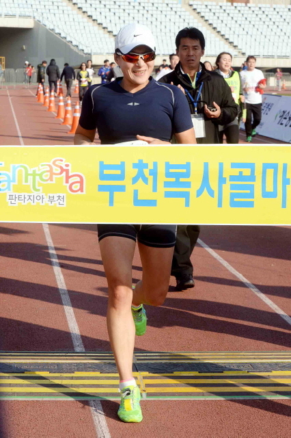 제9회 부천복사골마라톤대회  여자 10km 1위 .전형민기자
