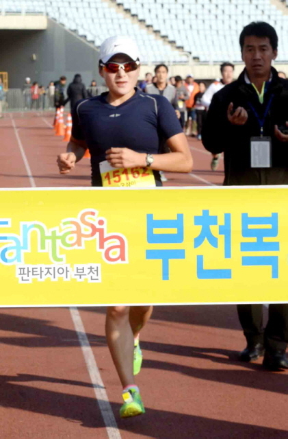 제9회 부천복사골마라톤대회  여자 10km 1위 .전형민기자