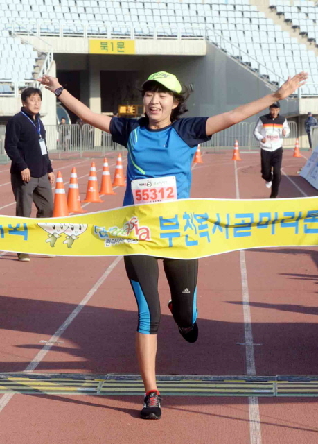 제9회 부천복사골마라톤대회  여자 5km 1위 .전형민기자