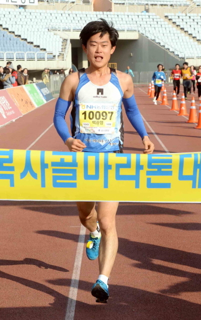 제9회 부천복사골마라톤대회  남자10km 1위 .전형민기자