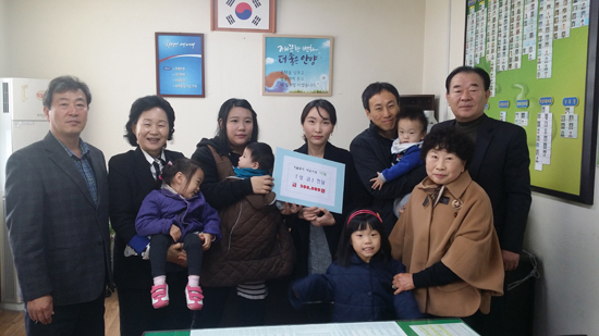 ▲ 자녀의 돌잔치 비용을 이웃돕기 성금으로 쾌척한 부부가 있어 지역의잔잔한 감동을 사고 있다.