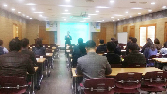 ▲ 오산시는 지난 26일 오후 시청 물향기실에서 직원들을 대상으로 ‘자치입법 3.0 교육’을 실시했다.