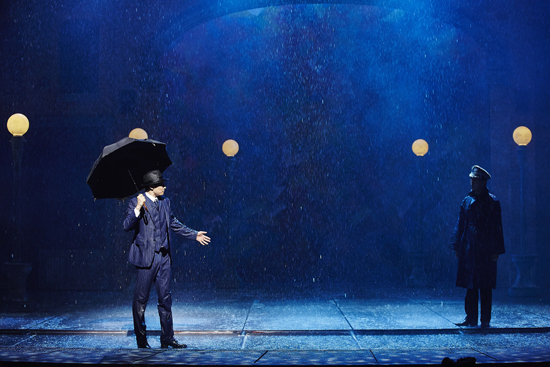 ▲ 삼성전자는 7일 용인 기흥캠퍼스 스포렉스에서 열린 뮤지컬 ‘싱잉인더레인(SINGIN’IN THE RAIN)’ 공연에 용인과 화성지역 시민 1천500여명을 초청, 즐거움을 선사했다.