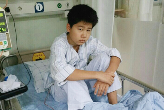 ▲ 축구 키드를 꿈꾸는 소년을 돕기 위한 온정의 손길이 영하권의 날씨까지 훈훈하게 녹이고 있다.