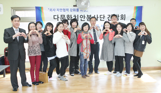 ▲ 의왕경찰서(서장 권기섭)는 외국인 범죄예방 및 협력치안 강화를 위해 다문화치안봉사단과 간담회를 개최했다고 24일 밝혔다.