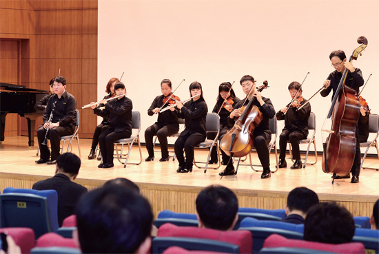 ▲ 인천시교육청은 12월 2일 본청 대회의실에서 청소년들의 끼를 마음껏 발산하고, 학업 스트레스로 찌든 마음을 달래기 위한 음악회를 개최했다