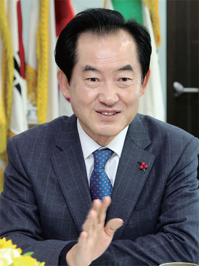 ▲ 안병용 시장이 경전철 협력체계를 구축해 수요 늘리기 방안 등 올해 시정방침에 대해 설명하고 있다.