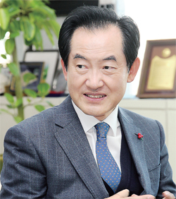 ▲ 안병용 시장이 경전철 협력체계를 구축해 수요 늘리기 방안 등  올해 시정방침에 대해 설명하고 있다.