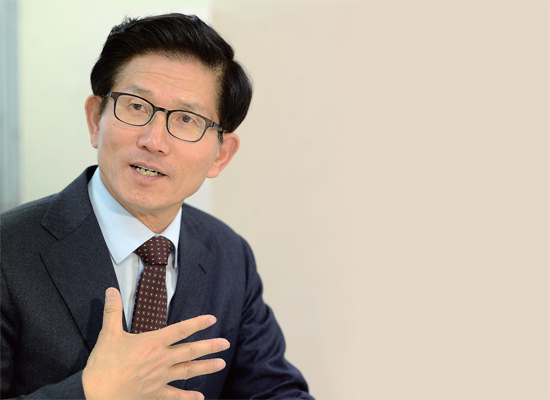 ▲ 김문수 새누리당 보수혁신특별위원장이 “국회를 바꾸고 정치•정당을 바꾸는데 최선을 다하겠다”고 밝히고 있다. 전형민기자