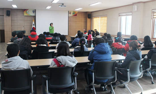 ▲ 광주시농업기술센터는 도시농업 활성화를 위해 청소년 등을 대상으로 텃밭교육 등을 진행·관리할 전문강사를 육성하는 ‘도시농업 전문가 과정’ 교육생을 모집키로 했다.