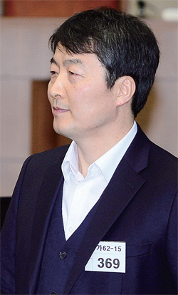 ▲ 내란음모·내란선동 혐의 등으로 구속기소된 이석기 전 통합진보당 의원이 22일 서울 서초구 대법원에서 열린 선고 공판에 참석하고 있다.   연합뉴스