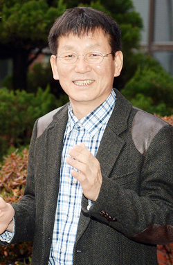 ▲ 사례중심의 이상심리학을 펴낸 김청송 박사. 추상철 기자