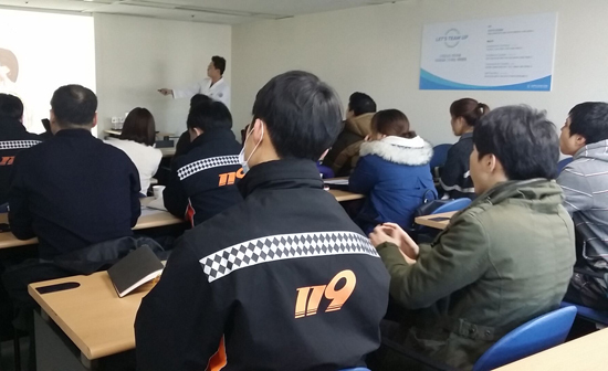 ▲ 원광대학교 의과대학 산본병원(병원장 손일홍)은 지난 21일, 28일 양일간에 걸쳐 신관 13층 대회의실에서 오전 9시부터 오후 1시까지 군포소방서 현장대응단 30여명에게 교육지원을 실시했다.
