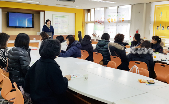 ▲ 광명초등학교(교장 김득영)는 4일 학부모 학교 안전 지킴이 교육을 실시했다.
