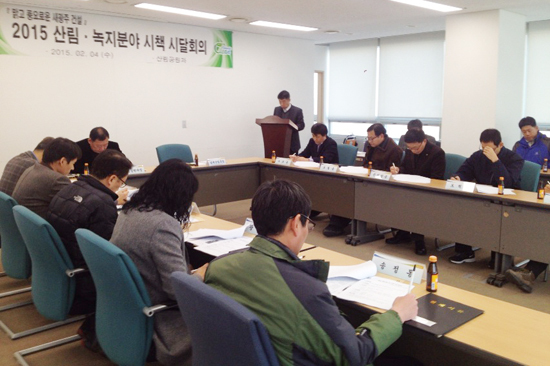 ▲ 광주시는 ‘2015년 산림녹지분야 시책전달 회의’를 4일 각 읍·면·동 관계관(담당팀장)이 참석한 가운데 시청 소회의실에서 가졌다.