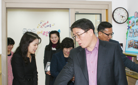 ▲ 양주경찰서는 지난 5일 덕계어린이집에서 경찰과 유관기관, 어린이집 원장 등 10여명이 참여한 가운데 ‘아동학대 예방을 위한 전수조사’를 실시했다.