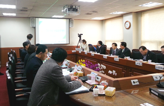 ▲ 양주시어린이급식관리지원센터는 지난 11일 열린 시의회 의정협의회에서 올해 주요 사업에 대한 설명회를 갖고 안전하고 건강한 급식을 위해 최선을 다하겠다고 밝혔다.