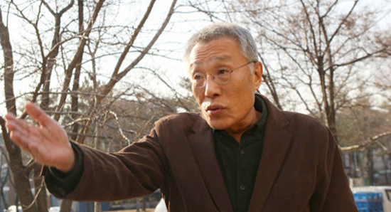 ▲ 조선시대 의적 장길산을 소재로 한 장편소설인 ‘장길산’의 작가 황석영씨가 오는 6일 양평군 서종면 소나기마을에서 주민과 독자 100여명을 대상으로 ‘예스 24 소설학교’ 문학 특강을 연다.