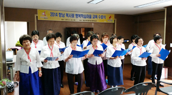 ▲ 화성시는 보건소 등 의료기관 접근성이 떨어지는 관내 서·남부권 지역주민을 대상으로 보건·의료 서비스를 제공하기 위해 각 마을을 찾아가는 ‘통합 건강나눔이동버스’ 사업을 매주 1회씩 운영하고 있다.