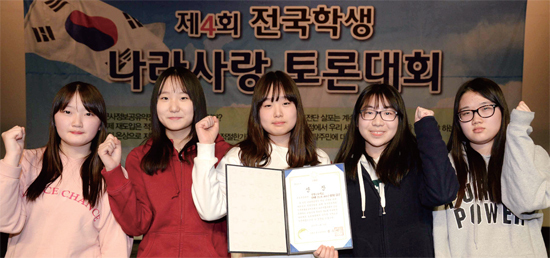▲ 1등 상인 사회부총리겸 교육부장관상을 받은 ‘니들의 적’