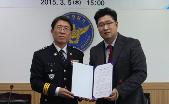 ▲ 전병용양주경찰서장과 양일종 양주예쓰병원장이 5일 양주경찰서 회의실에서 범죄피해자 의료지원 서비스 제공을 위한 MOU를 체결했다.
