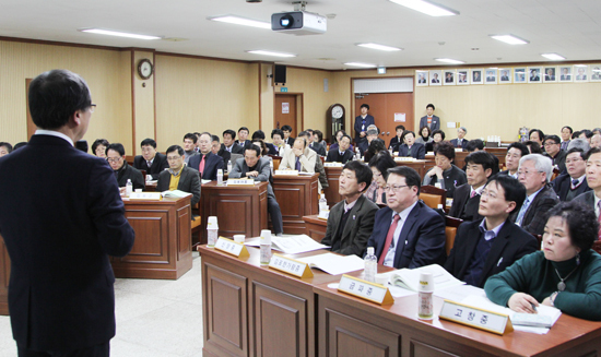 ▲ 김포지역 유치원 원장을 비롯해 모든 학교장들이 행복한 학교경영을 위해 한자리에 모였다.