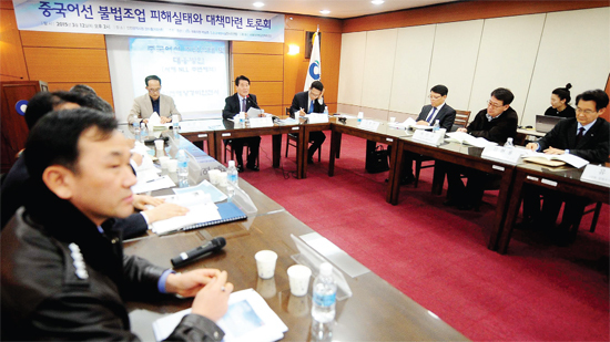 ▲ 12일 오후 인천시청 장미홀에서 중국어선 불법조업 피해실태와  대책마련을 위한 토론회가 열리고 있다. 장용준기자