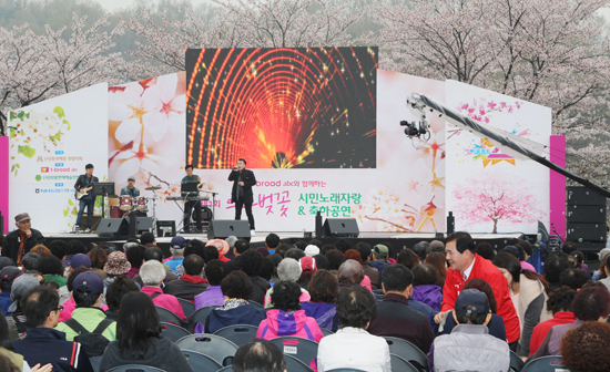 ▲ 의왕시는 다음달 18ㆍ19일 이틀 동안 ‘의왕시청 벚꽃축제’를 개최한다고 25일 밝혔다.